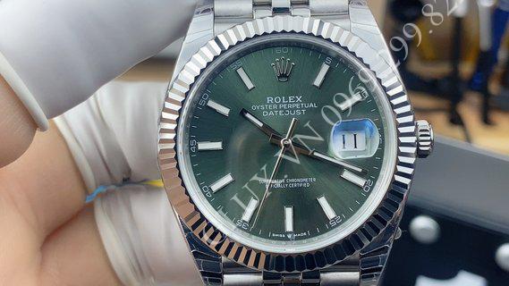 Xanh lá cây đậm